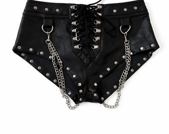 Pantaloncini stringati in similpelle stile Y2K con catene – Nero Grunge Gothic Streetwear M