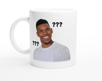Taza Meme - Chico confundido - Imagen mejorada por IA