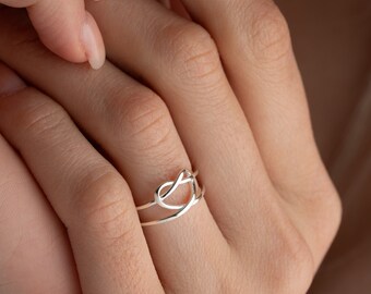 Minimal Heart Stackable Ring, Minimalist Ring, Love Heart Knot Ring, Twisted Heart Ring, Sterling Silver Ring for Women, Gift for Christmas