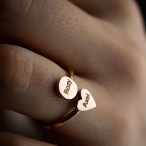 Anel de coração aberto personalizado - Anel com dois nomes personalizados em prata ou ouro 14K - Anel com iniciais gravadas - Anel de amor com dois corações