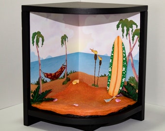 Display stand with diorama, protective glass and light, handmade ("Lilo&stitch" style)