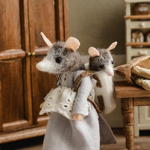 felt mouse, mouse, felt, dollhouse, felt figure, dollhouse, miniature