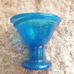 Verre à pied artisanal soufflé à la main du Moyen-Orient