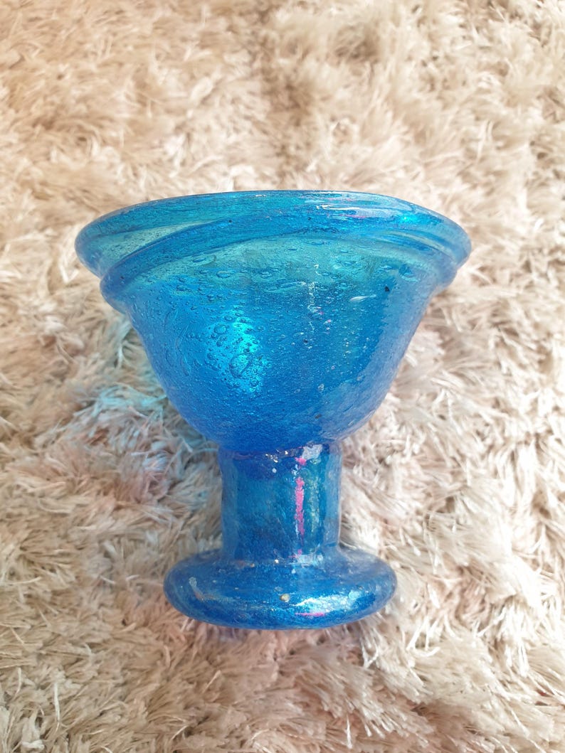 Verre à pied artisanal soufflé à la main du Moyen-Orient