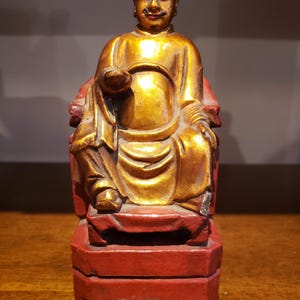 Chinese Dignitary Statue in Lacquered and Gilded Boxwood | Antique Chinese Boxwood Sculpture (late 19th century) - CHINA