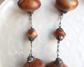 Traditional Berber Necklace with Copal Bead, Vintage Amazigh Jewelry from Morocco, Natural Resin and Silver-Tone Metal (1950s) - MOROCCO