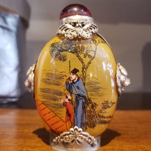 Jardin japonais dans statuettes et décorations de jardin