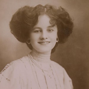 Begagnat vintagevykort - "Miss Gertie Millar" - klart för publicering