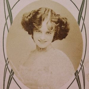 Leere Vintage Postkarte - Foto-Portrait von Gertie Millar