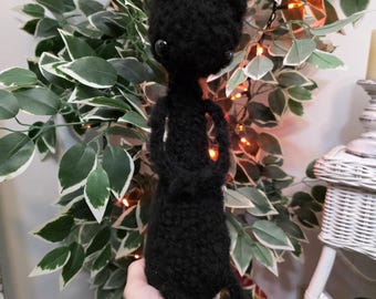 Zwarte wiebelige kattenknuffel | Funky wollen kattendecor |