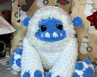 Gehaakte wintermonsterknuffel | Schattige verschrikkelijke sneeuwmonster knuffel | Handgemaakt | Knuffeldier |
