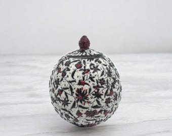 Handmade Black and White Ceramic Sugar Bowl with Lid – 5&quot; Decorative Pottery Creamer, Unique Round Design, Ideal for Home Decor