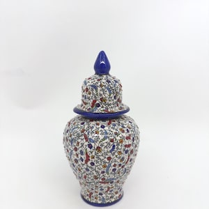 Handcrafted Turkish Ceramic Şah Jar with Lid: Floral Ottoman Vase