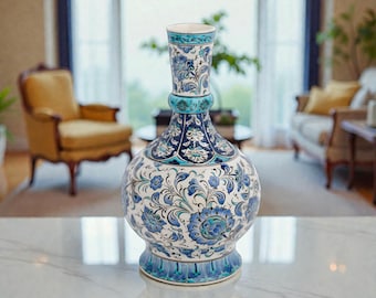 花柄手描き陶磁器花瓶 手描きの花柄がデザインされた手作りの青い陶器の花瓶は、豪華なギフト