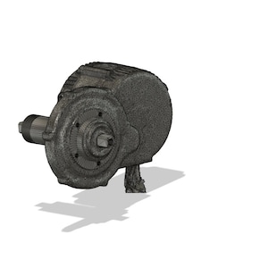 Może przedstawiać: Szczegółowe renderowanie 3D ciemnoszarego elementu mechanicznego, prawdopodobnie obudowy przekładni lub silnika. Obiekt ma złożoną, teksturowaną powierzchnię i jest umieszczony na białym tle.