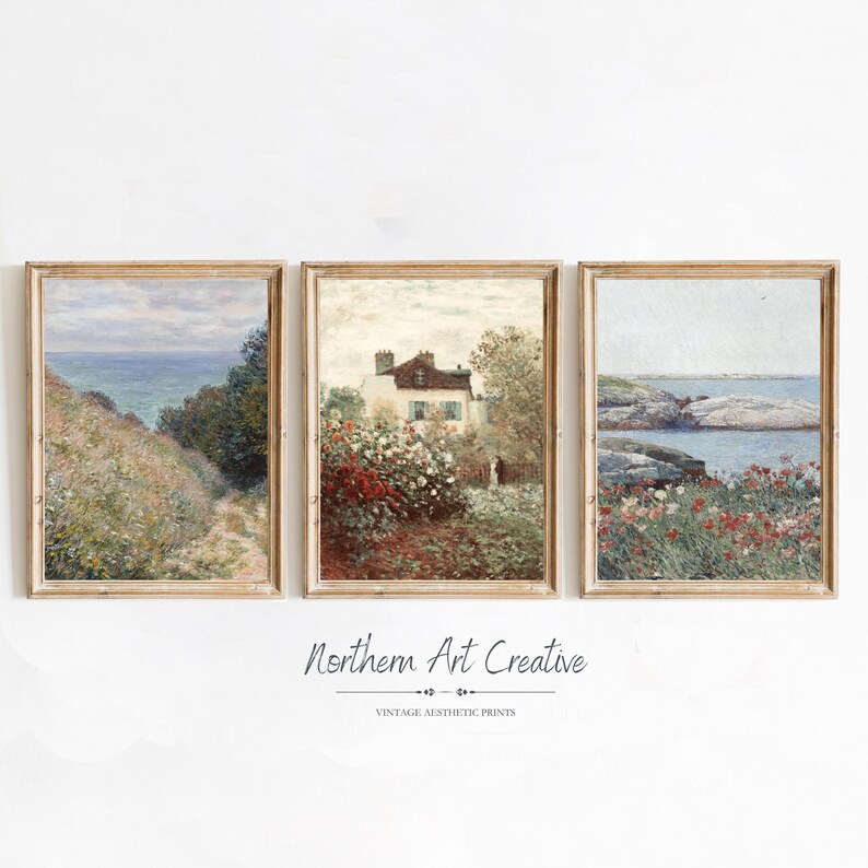 Puede incluir: Conjunto de tres pinturas de paisajes vintage enmarcadas. La primera pintura muestra una escena costera con un camino que conduce al oc&eacute;ano. La segunda pintura muestra una casa con un jard&iacute;n en primer plano. La tercera pintura muestra una costa rocosa con una masa de agua en el fondo.