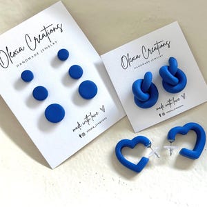 ロイヤルブルーのスタッドピアス。手作りのピアス。ガールフレンドへのギフトボックスのアイデア。彼女へのプレゼント。バレンタインデーのプレゼント