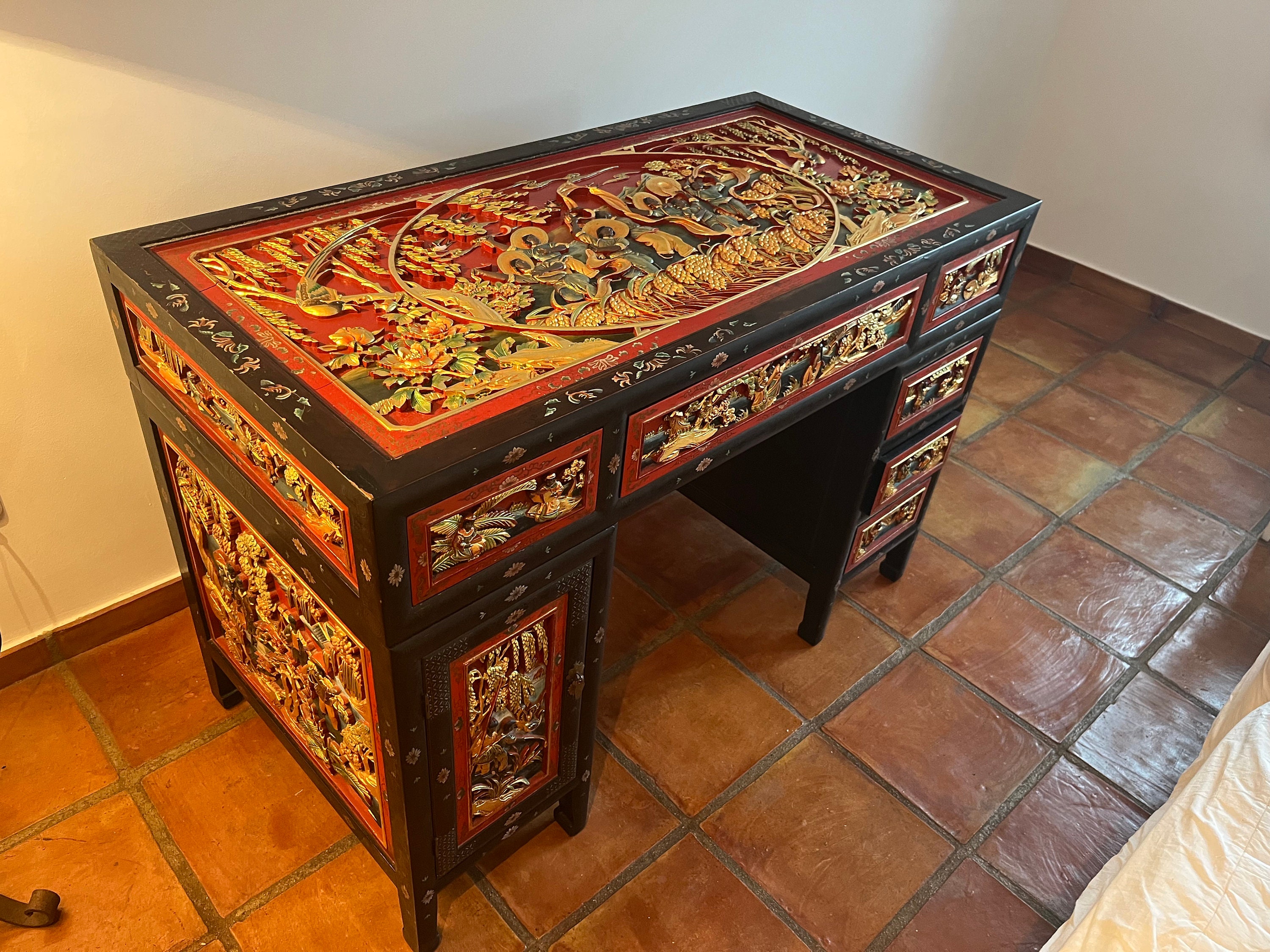 アドナメート　ADONA 青柳製作所　アンティーク、ヴィンテージ Chinese Desk. Table. Carved and Partially Gilded. Antique