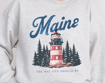Retro Maine Lighthouse Sweatshirt: Vintage Coastal Crewneck