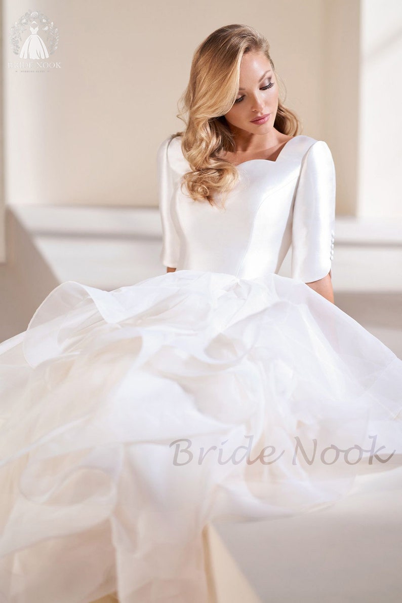 Modest A Line Tiered Ruffle Wedding Dress Flounce Organza Ball Skirt