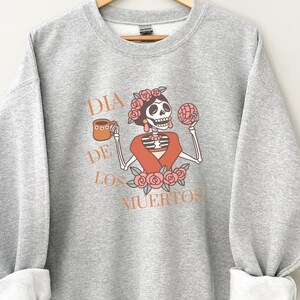 Dia de los Muertos Sweatshirt Day of the Dead Sweatshirt Mexikanisch n Themed Sweatshirt mexikanisches Shirt Pan Dulce Conchas Y Cafecito