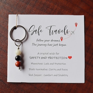 Llavero de cristal Safe Travels, cristal para viajes, regalo de despedida para mochileros, tarjeta de "te extraño" para viajes, regalo para protección, viajes