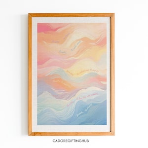 Può includere: Una stampa d'arte astratta colorata con un design di linee ondulate simile all'acquerello in tonalità di rosa, giallo, blu e verde. La stampa presenta il testo "Breathe to make space", "Breathe to collect your thoughts", "Breathe to face the next moment", e "Breathe to choose".