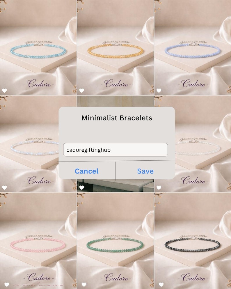 Puede incluir: Una cuadr&iacute;cula de nueve pulseras en varios colores, incluyendo azul claro, amarillo, lavanda, blanco, rosa, verde y negro. Cada pulsera presenta peque&ntilde;as cuentas y un cierre plateado. Una ventana central muestra el texto Minimalist Bracelets.