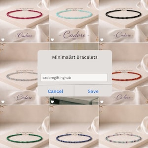 Puede incluir: Una colecci&oacute;n de nueve pulseras de cuentas en varios colores incluyendo rojo, azul claro, negro, plata, naranja, verde, azul oscuro y multicolor, cada una con cierre plateado sobre una plataforma cuadrada con el texto Cadore.