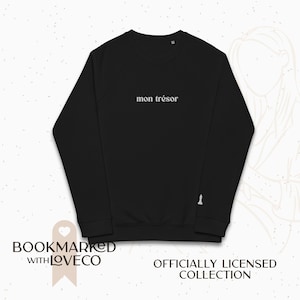 Ravenhood Series Tobias King Mon Tresor borduursel ronde hals op voorkant en mouw | Door BookmarkedWithLoveCo