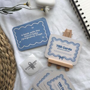 Jeu de cartes romantique TBR : défi de lecture pour les amoureux des livres, inspiré de Booktok image 3