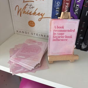 TBR Card Deck - Romance Edition | Book Lover's Reading Challenge Deck - Set mit 45 Vorschlägen, Booktok Inspiriert | Gelesen werden | Buch-Liebhaber-Geschenk