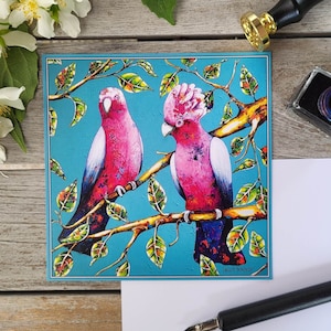 Juego de 4 postales cuadradas. Tarjetas coloridas de pájaros y flores con significado simbólico. Cuatro reproducciones de pinturas acrílicas originales.
