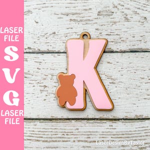 Etiqueta con iniciales para baby shower SVG láser / Glowforge / Descarga digital / Etiqueta de regalo para bebé de género neutro / Archivo de corte láser de etiqueta de bolsa con iniciales de oso