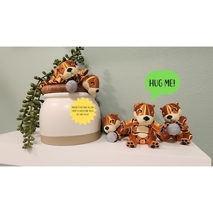 3D Articulated Otter Fidget Toy with Magnetic Rock | Cute Flexible Animal Figurine | Stress Relief Desk Toy | Unique Gift for Otter Lovers!