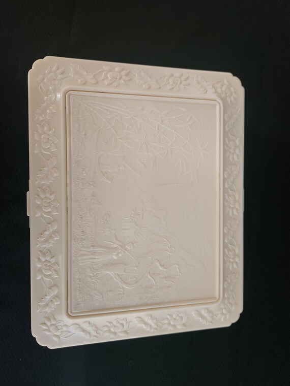 Vintage Ivory Look Embossed Plastic Jewelry Box -… - image 9