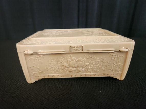 Vintage Ivory Look Embossed Plastic Jewelry Box -… - image 3