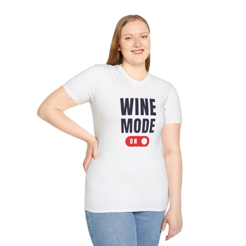 Weinmodus an Softstyle-T-Shirt für Erwachsene, Weingut, Weinprobe, Familienspaß, Mädchenausflug, Outdoor, Entdecken, Abenteuer, coole Eltern, Sommelier Bild 1