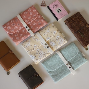 Handgefertigte Stoffhülle für Travelers Notebook - Passt in 5 Größen - Druckknopfverschluss - Mehrere Farben erhältlich