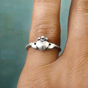 Claddagh Ring, Tiny Celtic Irish Claddagh Ring, Thin Ring, Silver Women Ring, Love Friendship Ring, Dainty Ring, Minimalist Ring