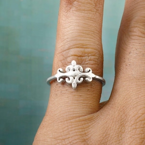 Silver Celtic Band Ring - Irish ring - Gaelic jewellery - Many sizes available