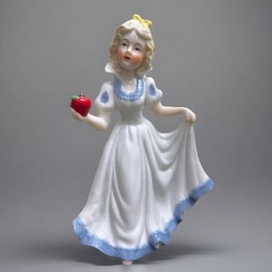 Vintage 1999 YH Japan Snow White Holding Apple Porcelain Figurine