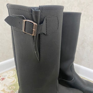 Waterproof equestrian riding boots Handcrafted leather Horse riding boots for riders
Perfect stirrup fit in these handmade leather boots Calf protection ensured with these riding boots Great gift for horse lovers- handmade leather boots Warm, Stylish