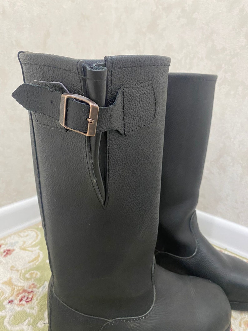 Waterproof equestrian riding boots Handcrafted leather Horse riding boots for riders
Perfect stirrup fit in these handmade leather boots Calf protection ensured with these riding boots Great gift for horse lovers- handmade leather boots Warm, Stylish