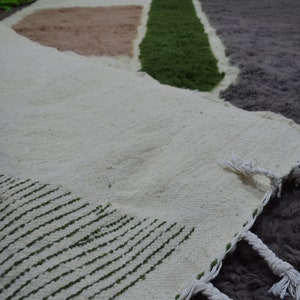 Hermosa alfombra Beni Ourain, alfombra marroquí rosa, alfombra de lana verde, alfombra personalizada hecha a mano, alfombra bereber colorida, alfombra con mechones bereber marroquí imagen 3