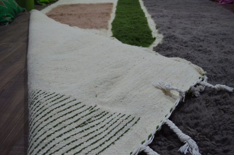 Hermosa alfombra Beni Ourain, alfombra marroquí rosa, alfombra de lana verde, alfombra personalizada hecha a mano, alfombra bereber colorida, alfombra con mechones bereber marroquí imagen 3