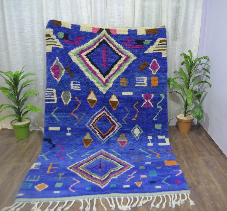 Tapis bleu élégance traditionnelle pour votre salon beauté berbère marocaine personnalisée art marocain artisanal image 1