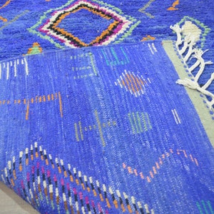 Tapis bleu élégance traditionnelle pour votre salon beauté berbère marocaine personnalisée art marocain artisanal image 4