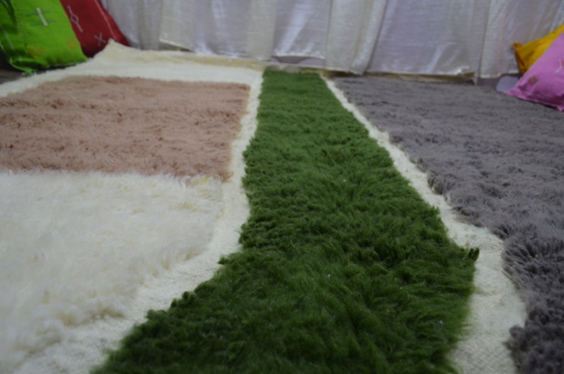 Hermosa alfombra Beni Ourain, alfombra marroquí rosa, alfombra de lana verde, alfombra personalizada hecha a mano, alfombra bereber colorida, alfombra con mechones bereber marroquí imagen 2