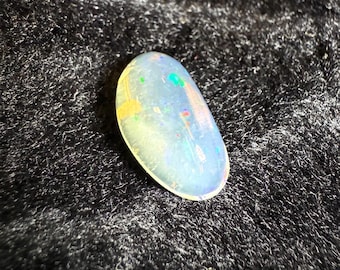 4.5 ct. Australian crystal opal